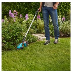 NOWOŚĆ 2026 Akumulatorowe nożyce do cięcia krzewów i brzegów trawnika PowerCut 20/18V P4A - zestaw z trzonkiem i kołami (bez akumulatora)